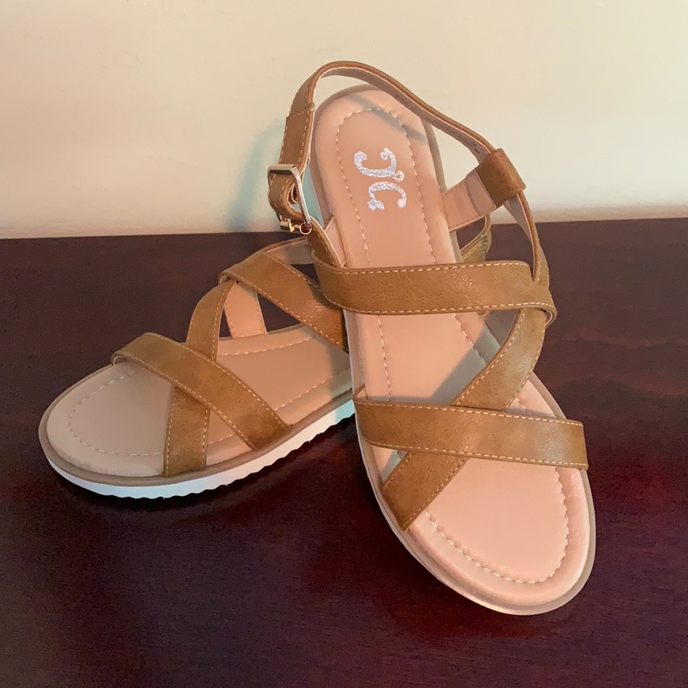 Journee Collection Aiden sandal size 7 new!